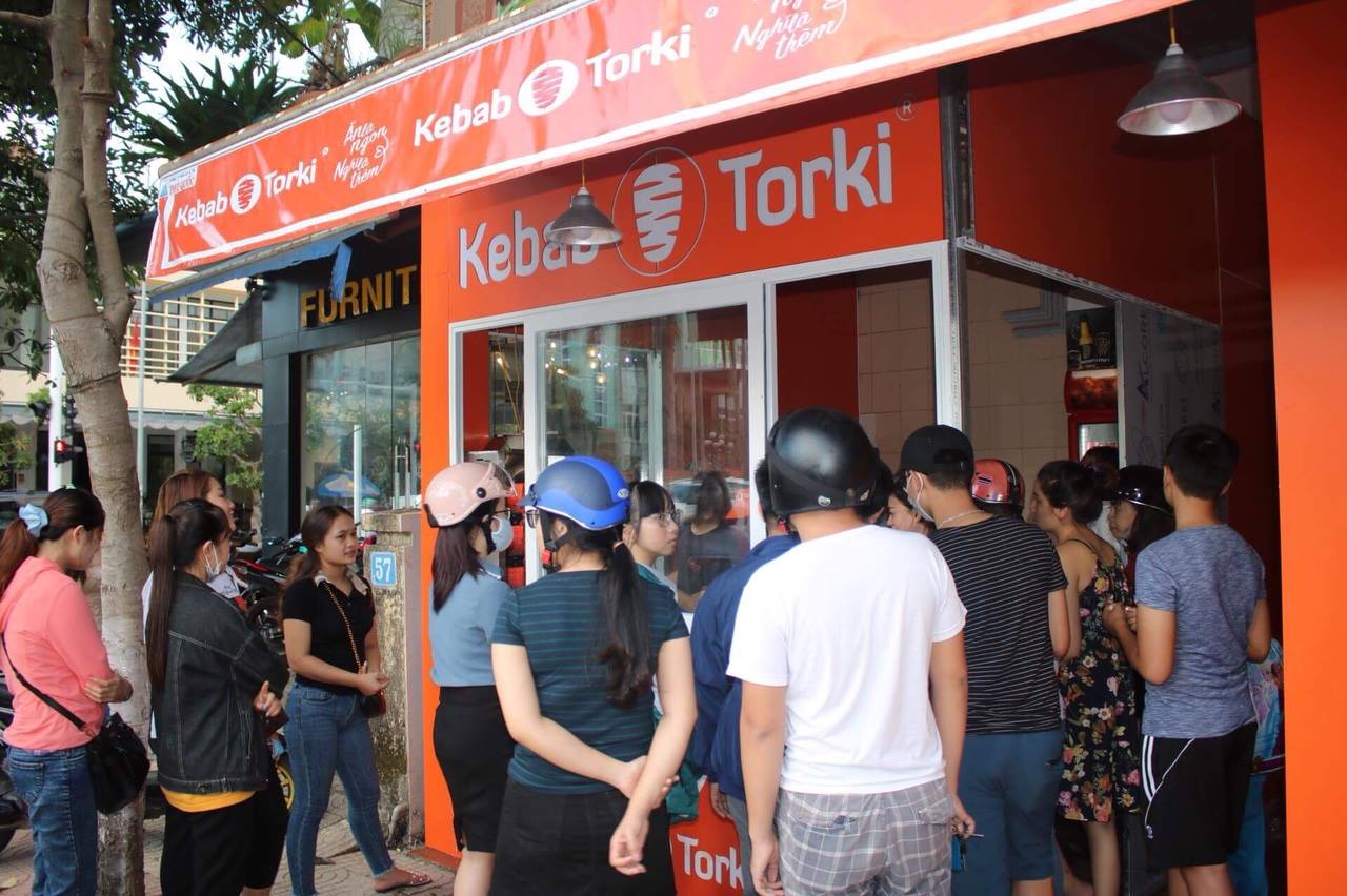 Cửa hàng Kebab Torki cực đông khách